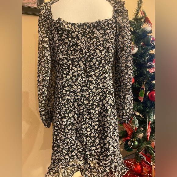 Dress - Picture 2 of 2